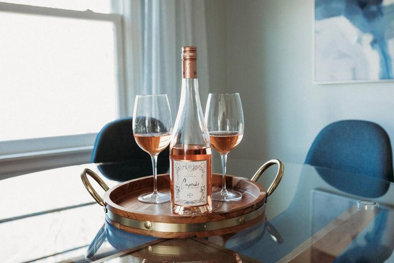 Style Meets Comfort In Beautiful Design Vancouver Bagian luar foto