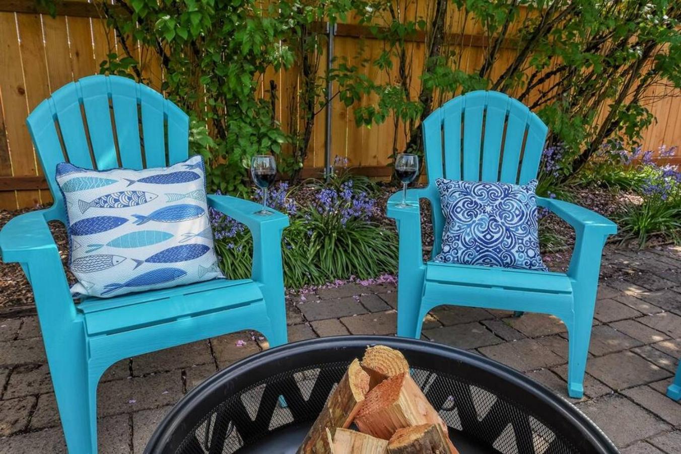 Style Meets Comfort In Beautiful Design Vancouver Bagian luar foto