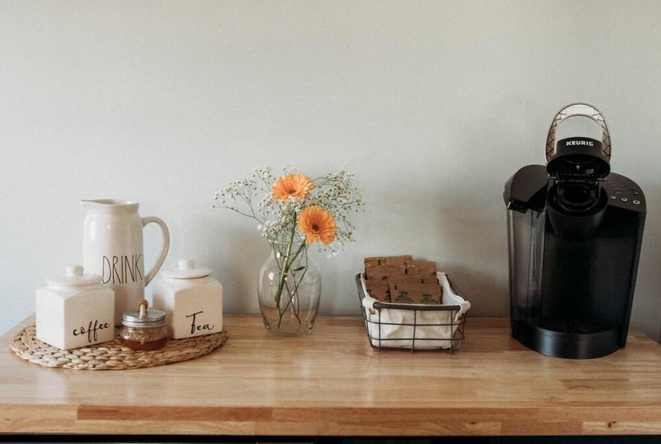 Style Meets Comfort In Beautiful Design Vancouver Bagian luar foto