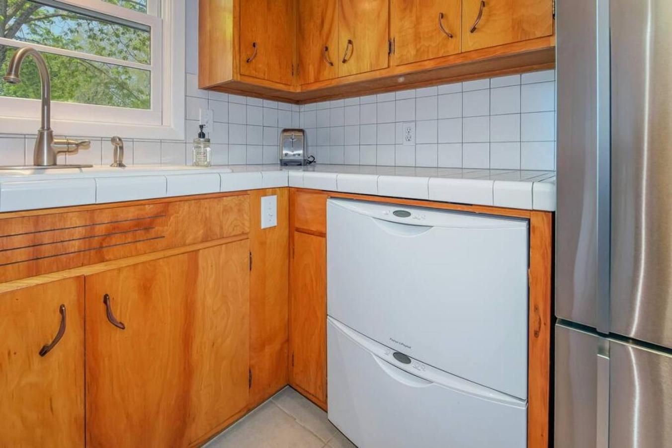 Style Meets Comfort In Beautiful Design Vancouver Bagian luar foto